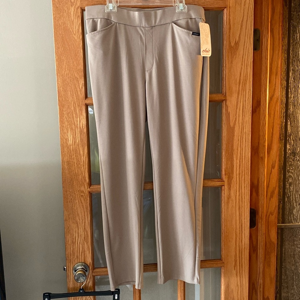 Chic Classic Collection Women’s Size 16 Tan Straight Leg Pants NWT